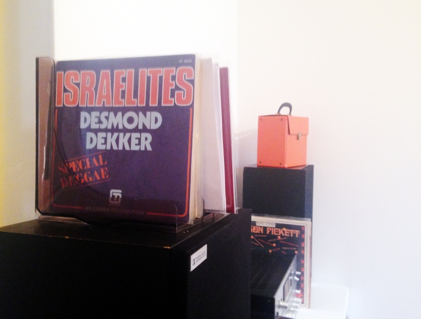 Les EPs et singles de Manon, Israelites de Desmond Dekker
